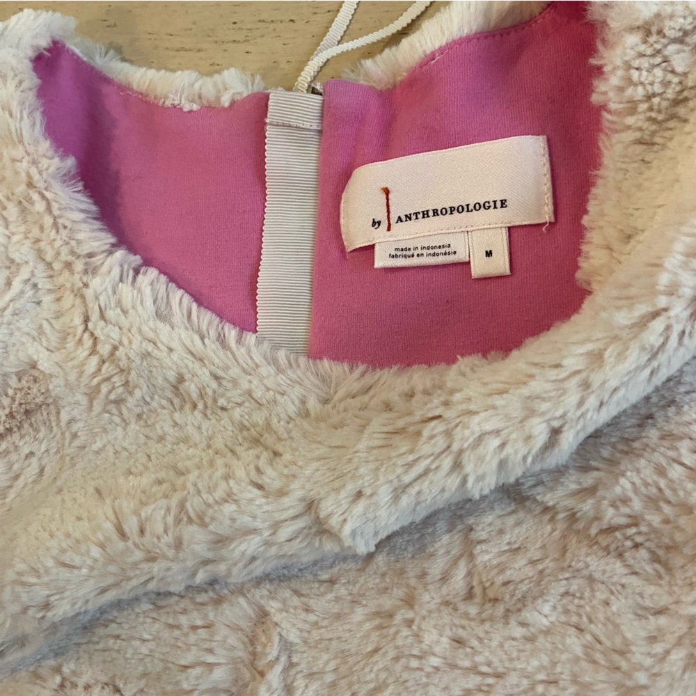 ANTHROPOLOGIE Faux Fur Textured Short Sleeve Top Medium Pale Pink Plush EUC - Picture 5 of 9